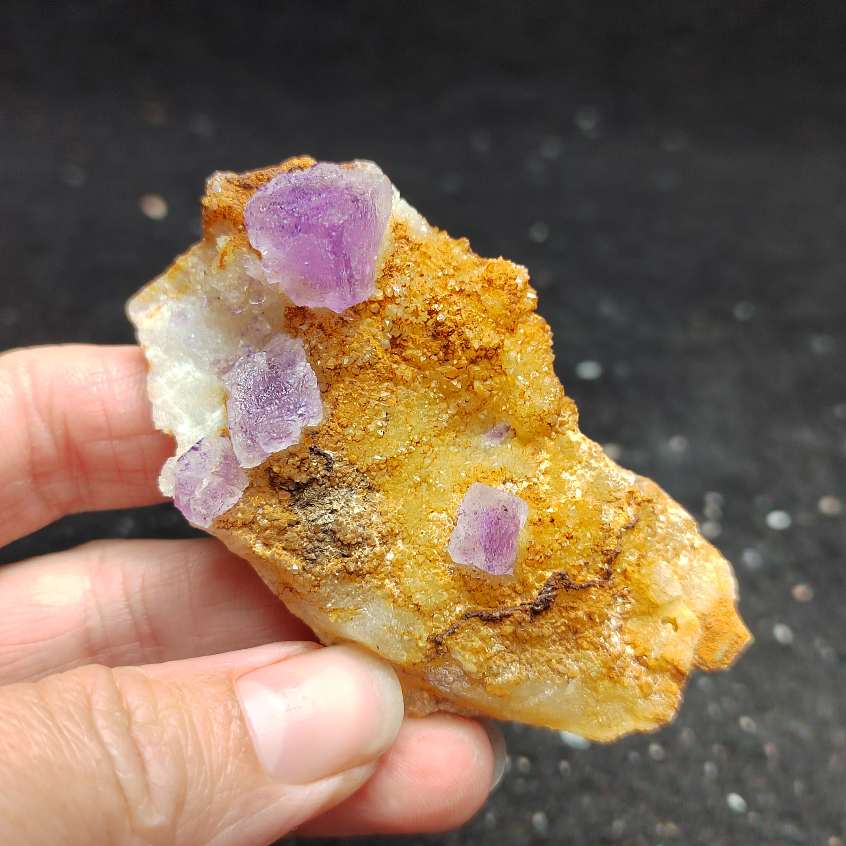 35.8gNatural purple fluorite and quartz mineral healing energy aura original stone home decoration accessories
35.8gNatural purple fluorite and quartz mineral healing energy aura original stone home decoration accessories