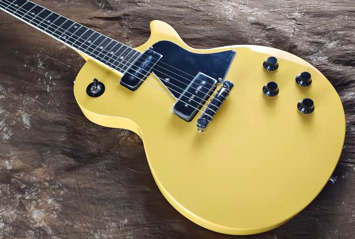 

Standard electric guitar, TV yellow, black P90 pickup, retro tuner, available in stock, quick shipping