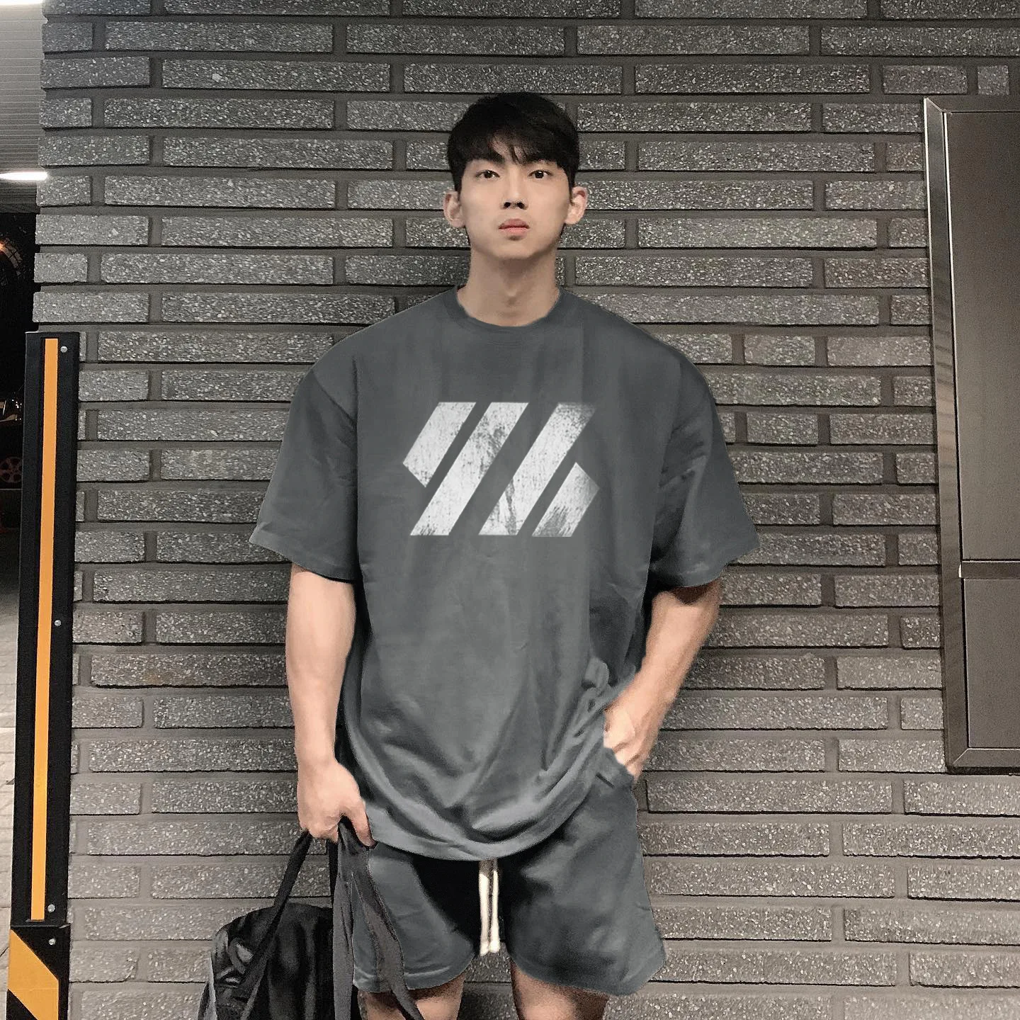 Summer 2022 New Men's T-shirts Muscle Fitness Fashion T-shirt Breathable Short Sleeve Cotton Leisure Neck Running Athletic Shirt
Summer 2022 New Men's T-shirts Muscle Fitness Fashion T-shirt Breathable Short Sleeve Cotton Leisure Neck Running Athletic Shirt