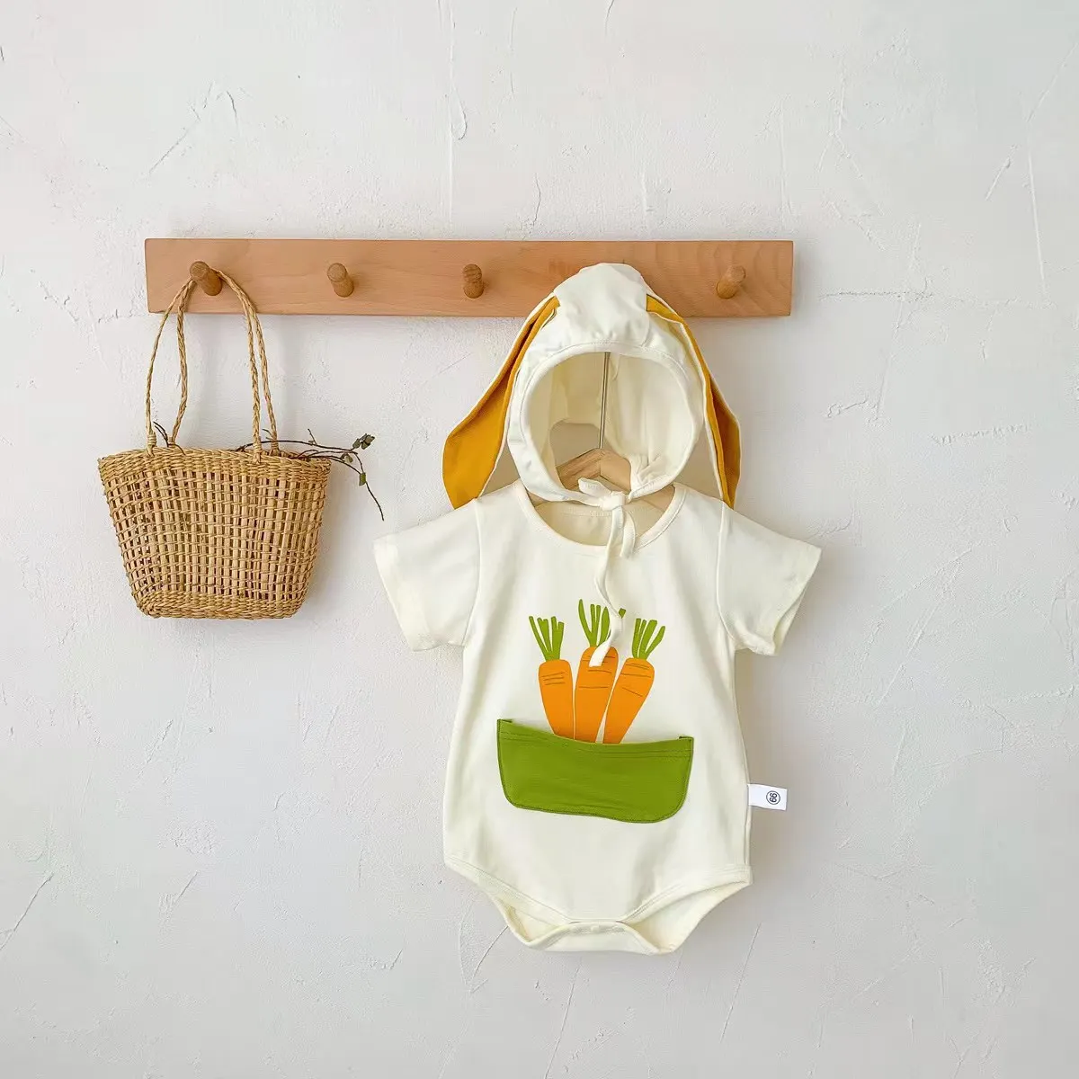 2022 Summer Baby Bodysuits Carrot Print Short Sleeve Rompers with Hats Newborn Clothes Toddler Casual Outfits Jumpsuit
2022 Summer Baby Bodysuits Carrot Print Short Sleeve Rompers with Hats Newborn Clothes Toddler Casual Outfits Jumpsuit