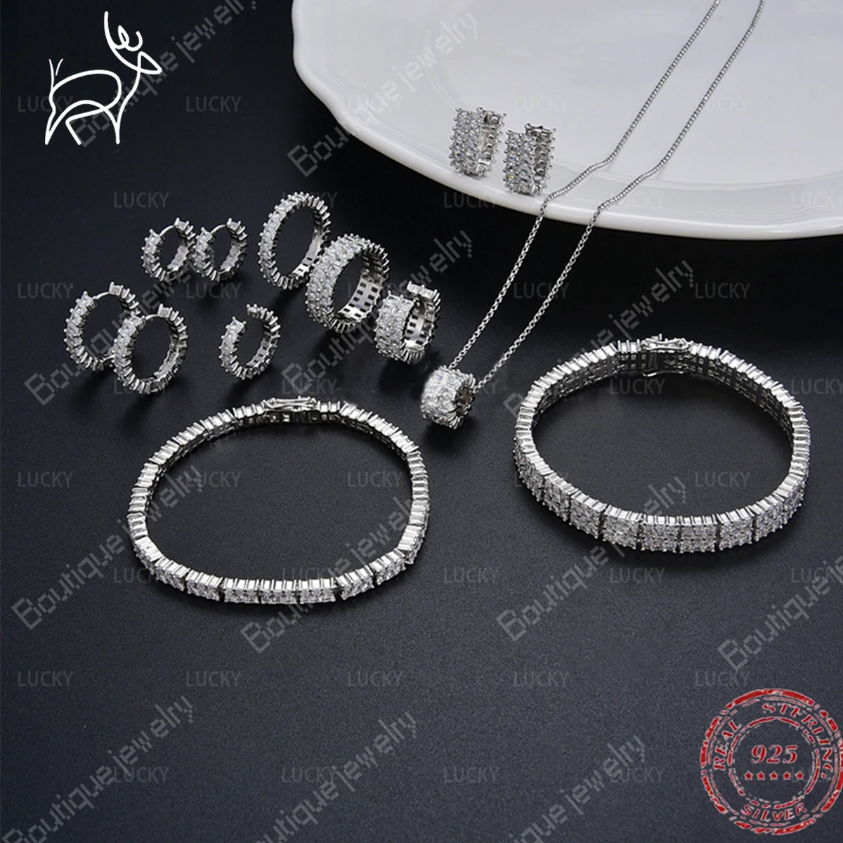 2021 New Silver 925 Square Crystal Diamond, Simple and Fashionable High-grade Jewelry, High Quality
2021 New Silver 925 Square Crystal Diamond, Simple and Fashionable High-grade Jewelry, High Quality