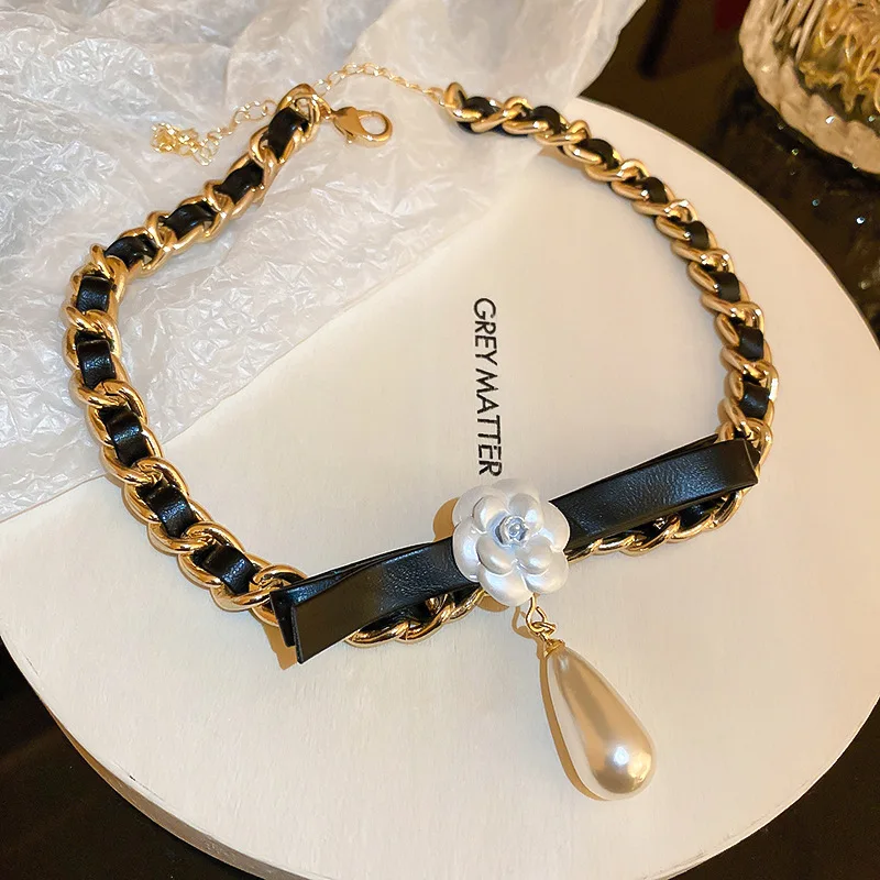 Leather Pearl Flower Necklace Fashion Choker Temperament Simple Collar Women Aesthetic Gothic Initial Charms
Leather Pearl Flower Necklace Fashion Choker Temperament Simple Collar Women Aesthetic Gothic Initial Charms