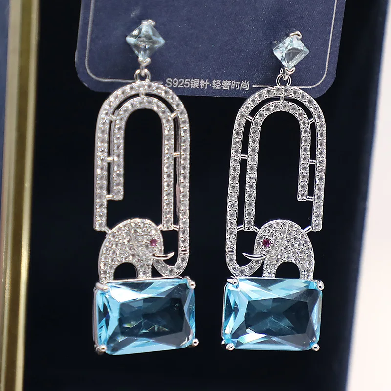 Jewelry Fashion New Animal Earrings European and American Micro-set Zirconium Diamonds Light Blue Square Elephant Earrings
Jewelry Fashion New Animal Earrings European and American Micro-set Zirconium Diamonds Light Blue Square Elephant Earrings