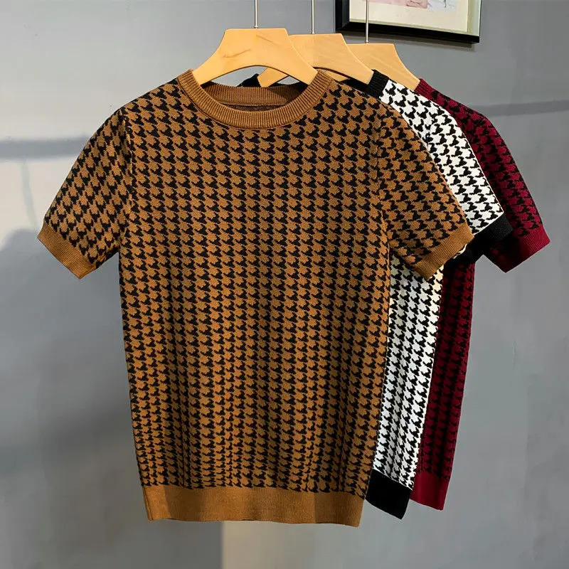 Summer new round neck knitted short sleeve T-shirt fashion youth houndstooth jacquard casual men's sweater short sleeve
Summer new round neck knitted short sleeve T-shirt fashion youth houndstooth jacquard casual men's sweater short sleeve