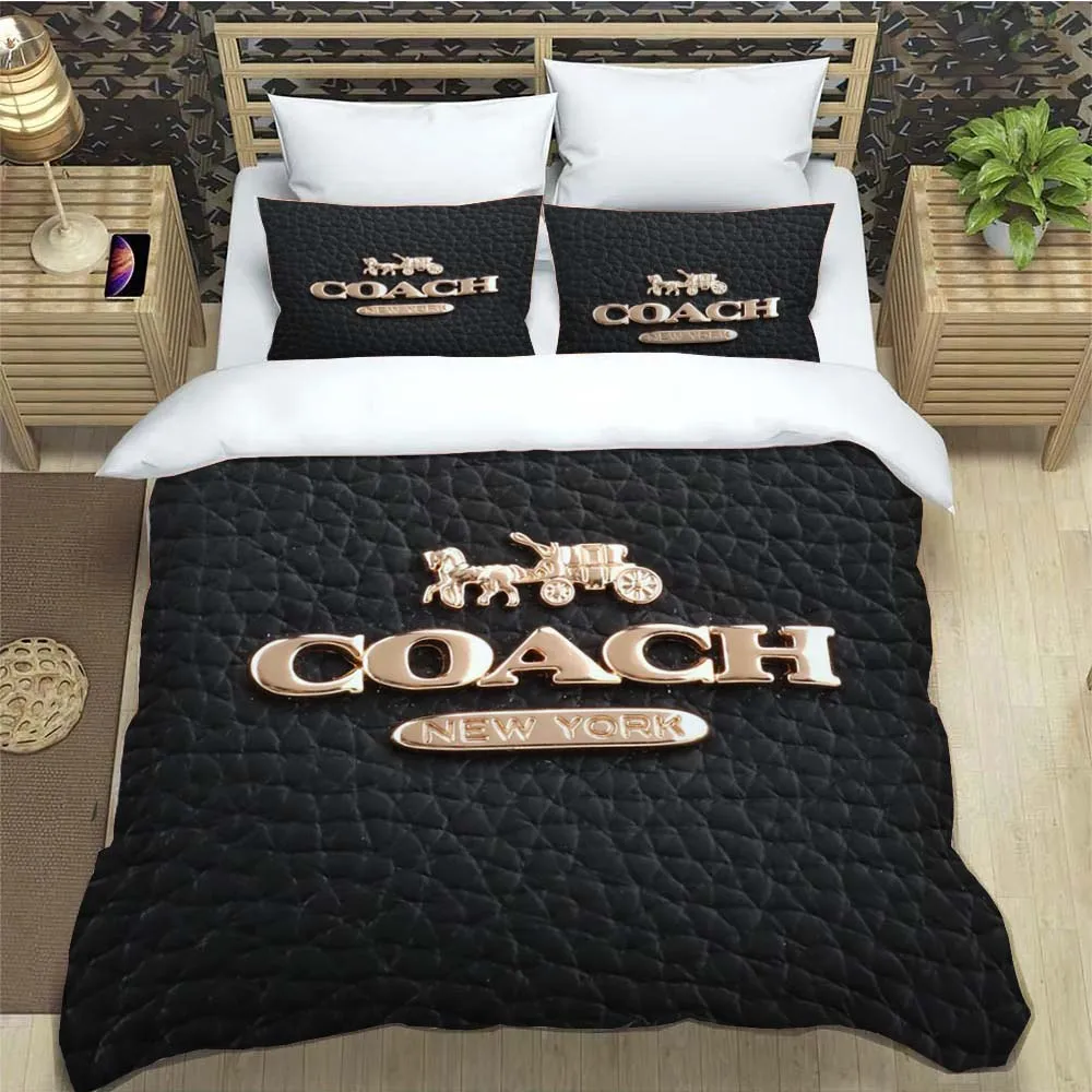 Fashion C-Coach Logo Printed Bedding Sets Exquisite Supplies Set Duvet Cover Bed Comforter Set Bedding Set Luxury Birthday Gift
Fashion C-Coach Logo Printed Bedding Sets Exquisite Supplies Set Duvet Cover Bed Comforter Set Bedding Set Luxury Birthday Gift