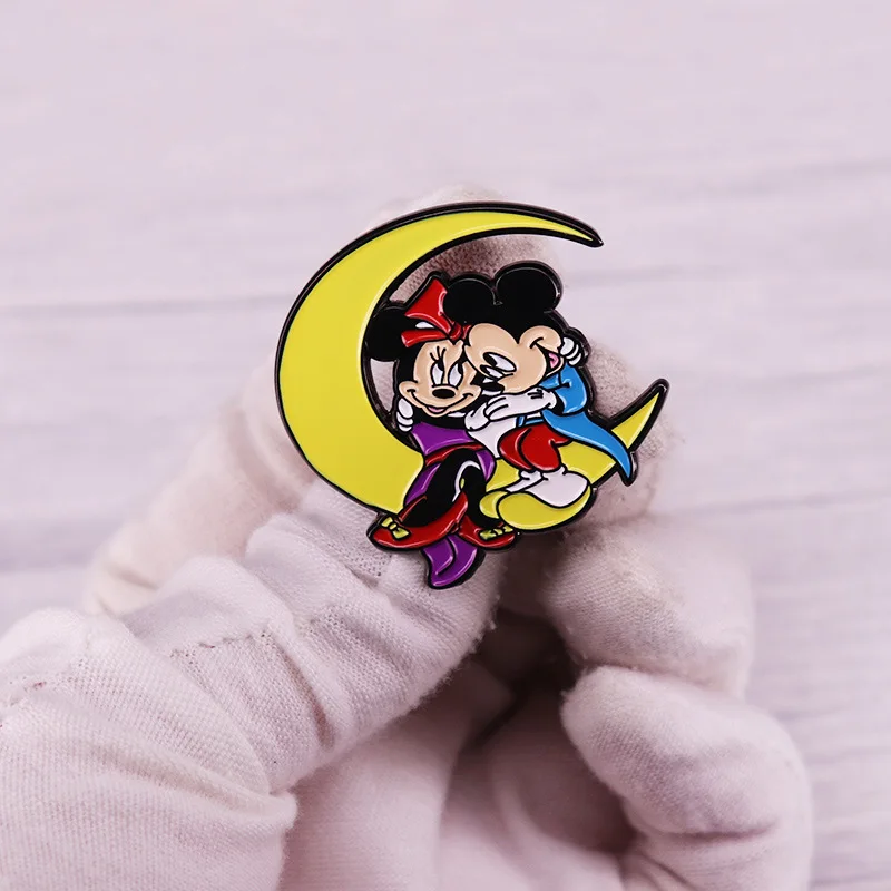 Disney Brooch Mickey and Minnie Romance Metal Badge Fashion Lapel Pin Bag Decoration Jewellery Gifts for Couple Girls Friends
Disney Brooch Mickey and Minnie Romance Metal Badge Fashion Lapel Pin Bag Decoration Jewellery Gifts for Couple Girls Friends