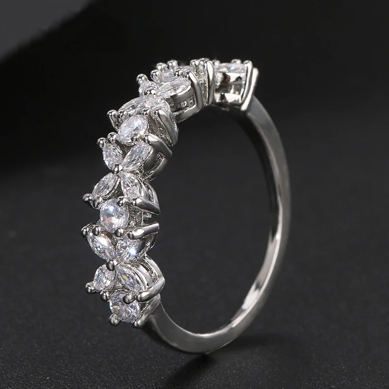 Vintage Fashion Cubic Zirconia Ring Dazzling Plant Leaves Rings for Women Rings Fashion Jewelry 2022 Anillos Mujer
Vintage Fashion Cubic Zirconia Ring Dazzling Plant Leaves Rings for Women Rings Fashion Jewelry 2022 Anillos Mujer