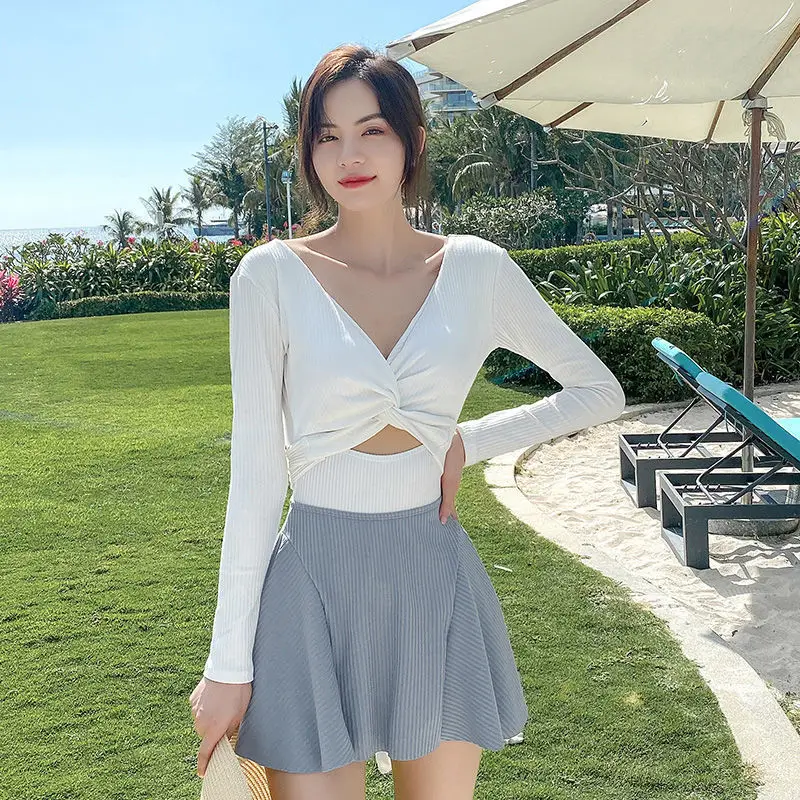 Женский маленький консервативный купальник с открытой спиной, новинка 2023, модный цельный купальник в Корейском стиле, праздничная пляжная одежда
Женский маленький консервативный купальник с открытой спиной, новинка 2023, модный цельный купальник в Корейском стиле, праздничная пляжная одежда