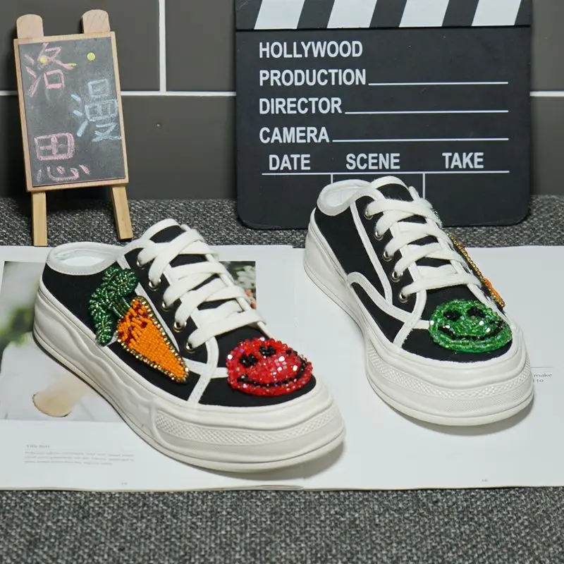 Dissolving low-top canvas shoes custom rhinestone patch smiley carrot casual half slippers 35-40
Dissolving low-top canvas shoes custom rhinestone patch smiley carrot casual half slippers 35-40