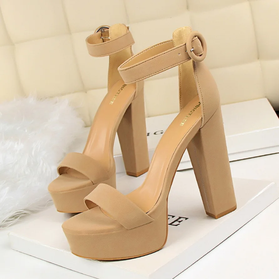 European and American Style Chunky Heel Super Thin High Heels Sexy Nightclub Women's Shoes Platform Open Toe Belt Buckle Sandals
European and American Style Chunky Heel Super Thin High Heels Sexy Nightclub Women's Shoes Platform Open Toe Belt Buckle Sandals