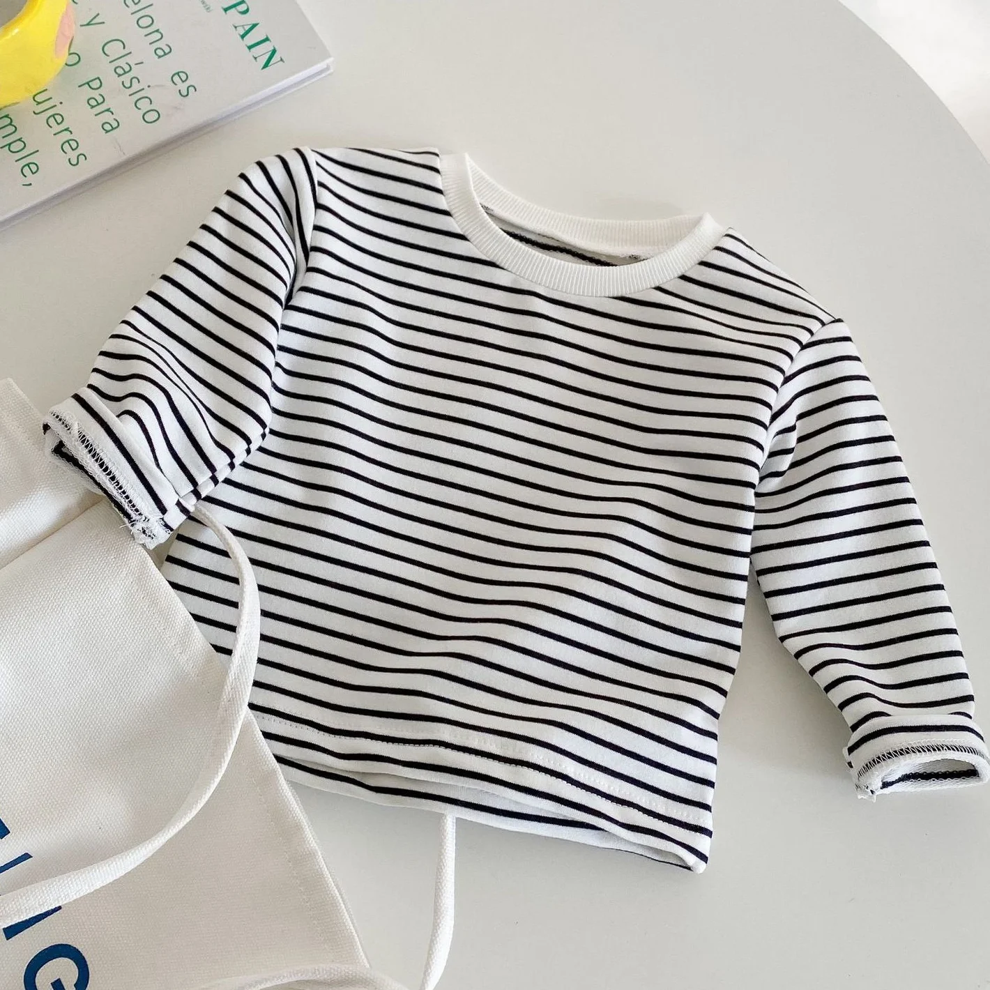 2022 New Spring Children's Clothing Baby Casual T-shirt Round Neck Long-sleeved Bottoming Shirt Striped Cotton Top Kids Clothes
2022 New Spring Children's Clothing Baby Casual T-shirt Round Neck Long-sleeved Bottoming Shirt Striped Cotton Top Kids Clothes