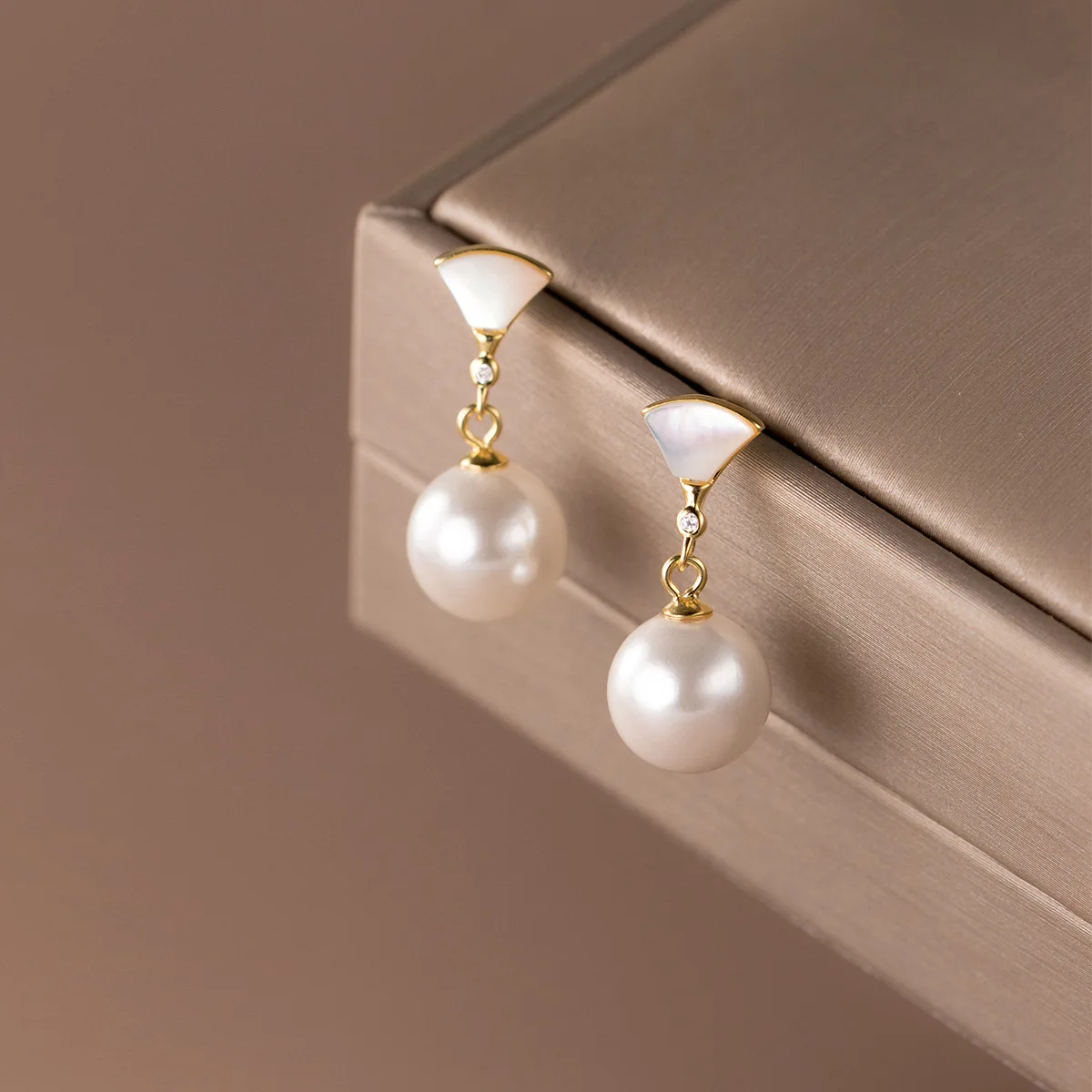Mermaid Princess Mother of Pearl Earring French Sense Niche Design Temperament Luxury Earrings 2022 New Earrings Female
Mermaid Princess Mother of Pearl Earring French Sense Niche Design Temperament Luxury Earrings 2022 New Earrings Female
