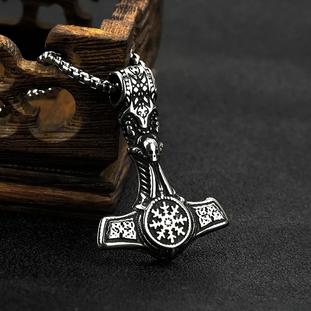 European and American style hip hop domineering titanium steel pendant Viking men's sweater chain Odin Thunderhammer necklace
European and American style hip hop domineering titanium steel pendant Viking men's sweater chain Odin Thunderhammer necklace