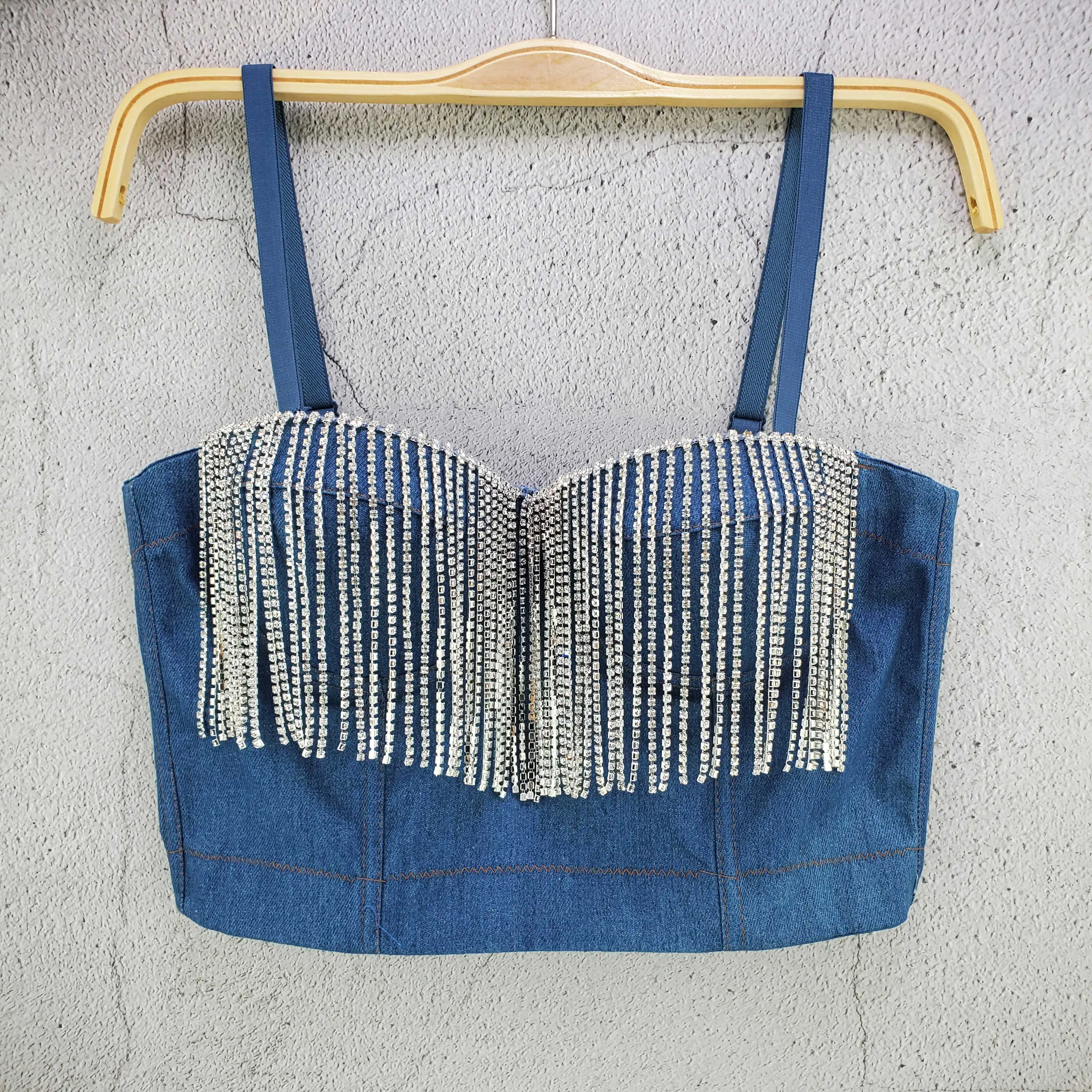 2022 Summer fashion slim chain tassel vest with diamond shining denim strapless top club sexy strap
2022 Summer fashion slim chain tassel vest with diamond shining denim strapless top club sexy strap