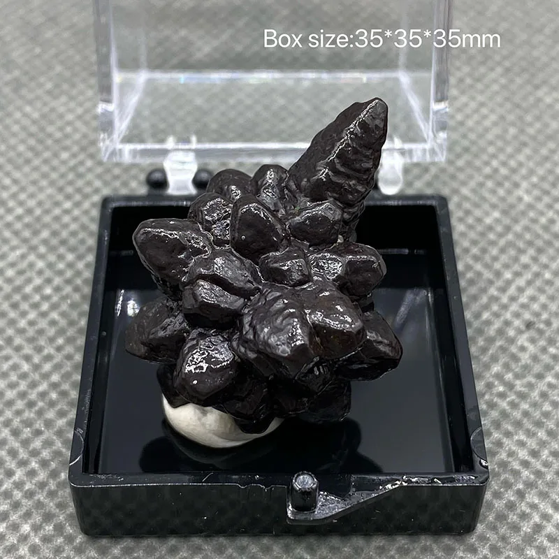100% Natural rare Egypt Limonite mineral specimen stones and crystals healing crystals quartz gemstones +box size:35*35*35mm
100% Natural rare Egypt Limonite mineral specimen stones and crystals healing crystals quartz gemstones +box size:35*35*35mm