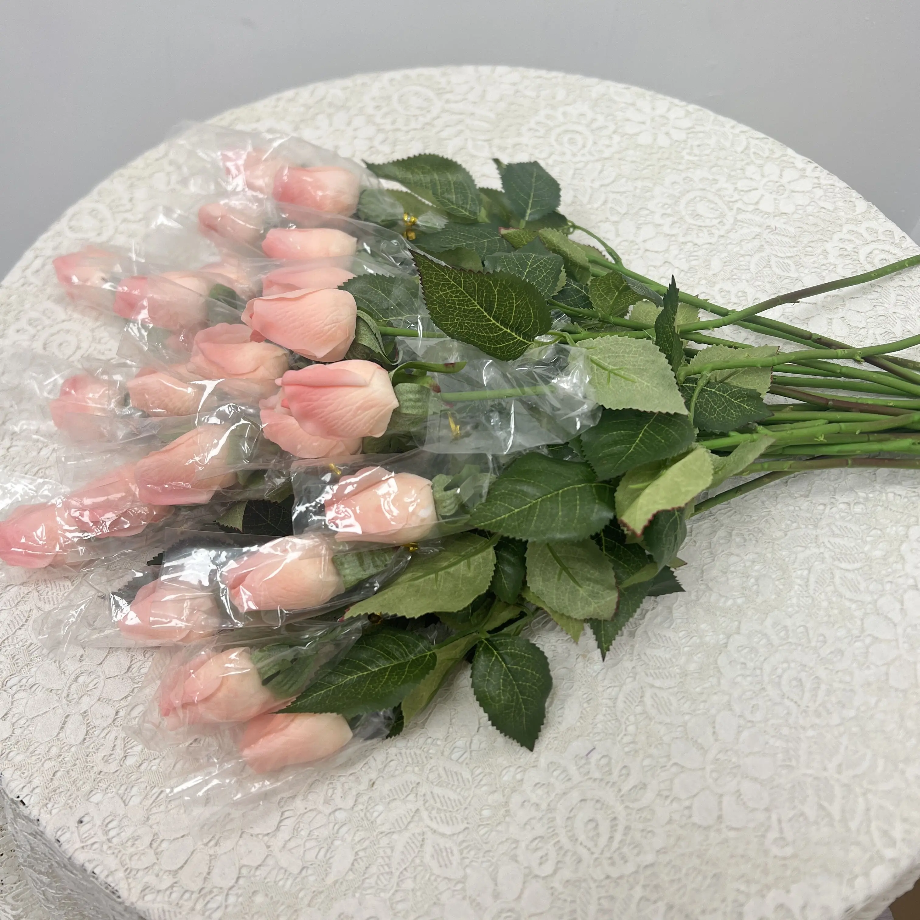 Искусственные розы из шелка, 25 шт., JAROWN
Искусственные розы из шелка, 25 шт., JAROWN