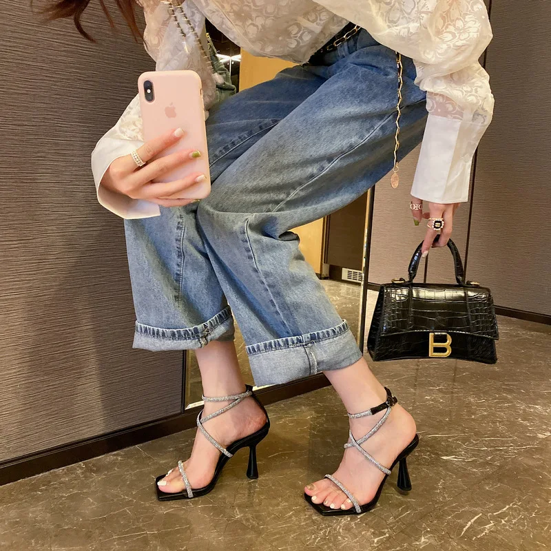 2022 Summer New Fairy Wind One Word Buckle with Rhinestone Roman Wind Thin Belt Winding High Heels Stiletto Open Toe
2022 Summer New Fairy Wind One Word Buckle with Rhinestone Roman Wind Thin Belt Winding High Heels Stiletto Open Toe
