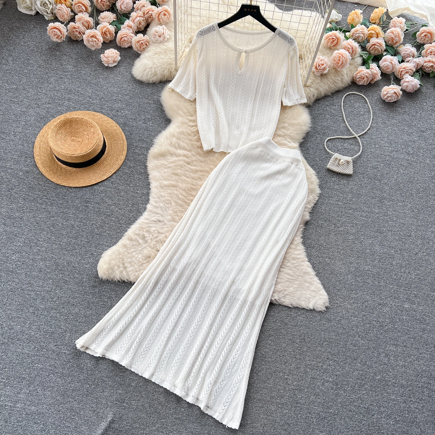 French Retro Fashion Suit Women 2023 Summer Round Neck Short-sleeved Knitted Top + Hip High Waist Thin Skirt Two-piece Set
French Retro Fashion Suit Women 2023 Summer Round Neck Short-sleeved Knitted Top + Hip High Waist Thin Skirt Two-piece Set