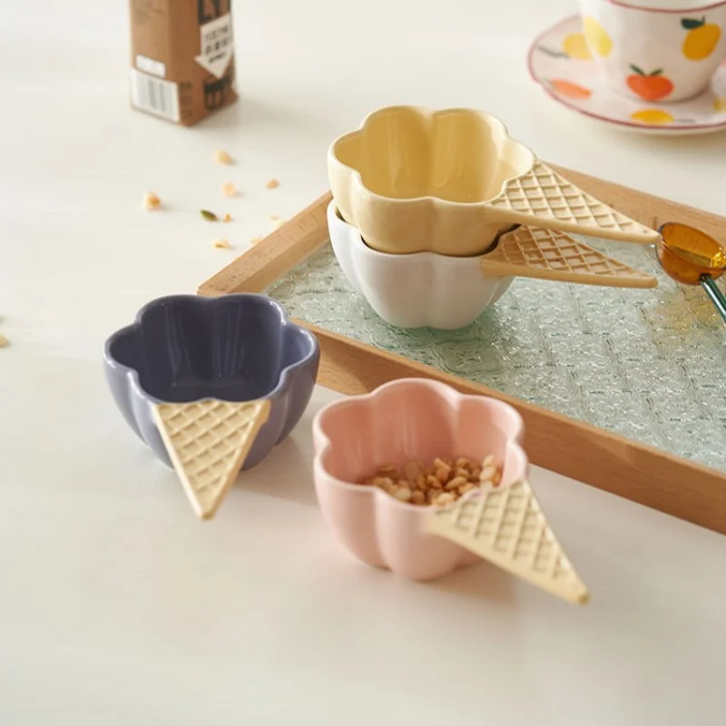 INS Ice Cream Shaped Ceramic Bowl Plates Creative Cone Handle Dessert Fruit Bowl Dishes Saucer Cartoon Trinket Seasoning Dish
INS Ice Cream Shaped Ceramic Bowl Plates Creative Cone Handle Dessert Fruit Bowl Dishes Saucer Cartoon Trinket Seasoning Dish