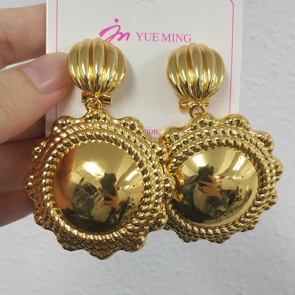 Hot Selling Italian Gold Plated Earrings Women's Wedding Banquet Jewelry Round Earrings Fashion Large Eardrop
Hot Selling Italian Gold Plated Earrings Women's Wedding Banquet Jewelry Round Earrings Fashion Large Eardrop