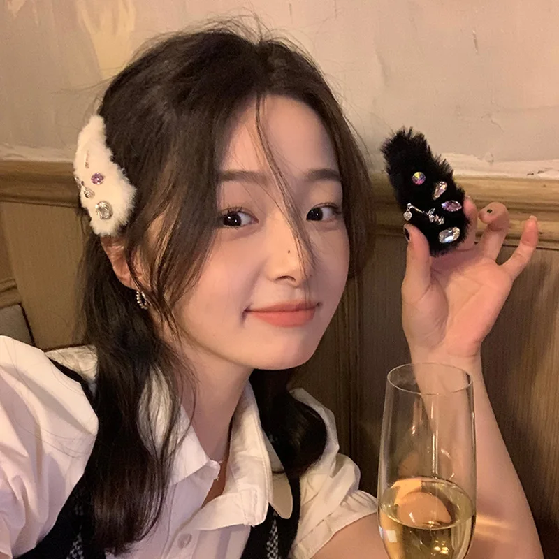 Женская заколка для волос из искусственного меха, с кристаллами
Женская заколка для волос из искусственного меха, с кристаллами