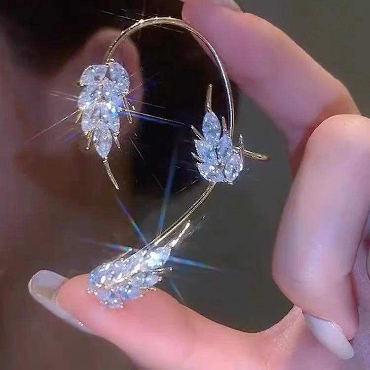 Korean Leaf Butterfly Ear Clips Without Piercing For Women Sparkling Zircon Ear Cuff Clip Earrings Wedding Party Jewelry Gifts
Korean Leaf Butterfly Ear Clips Without Piercing For Women Sparkling Zircon Ear Cuff Clip Earrings Wedding Party Jewelry Gifts