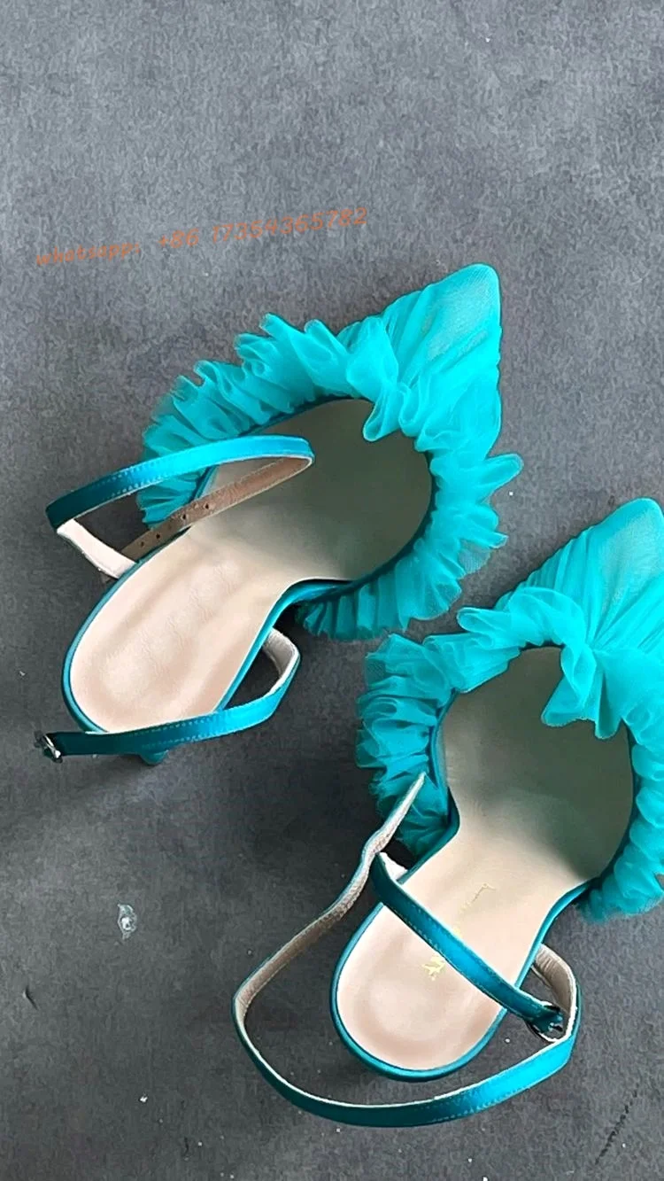 Женские босоножки на высоком каблуке с острым носком и кружевом
Женские босоножки на высоком каблуке с острым носком и кружевом