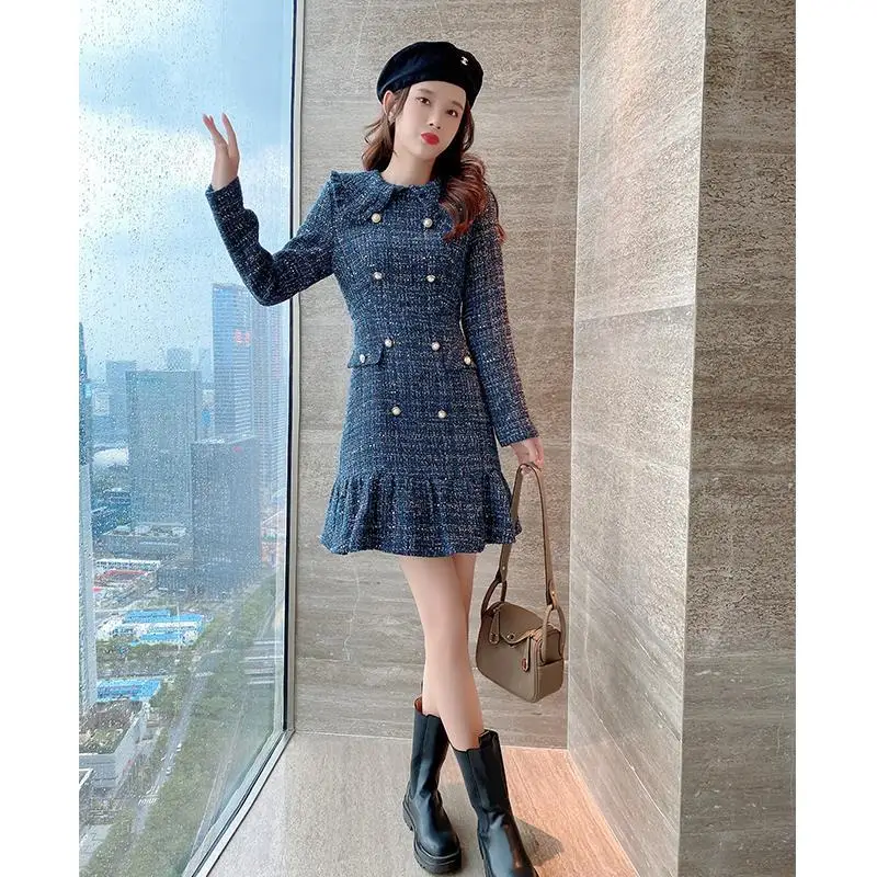 Новое шерстяное женское осенне-зимнее платье с кукольным воротником
Новое шерстяное женское осенне-зимнее платье с кукольным воротником