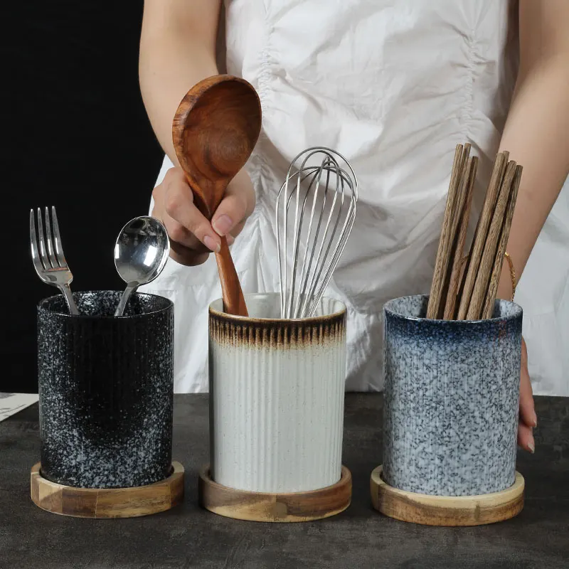 1PCS Creative draining chopsticks tube ceramic household large storage tank chopsticks spoon fruit knife and fork storage bucket 
1PCS Creative draining chopsticks tube ceramic household large storage tank chopsticks spoon fruit knife and fork storage bucket
