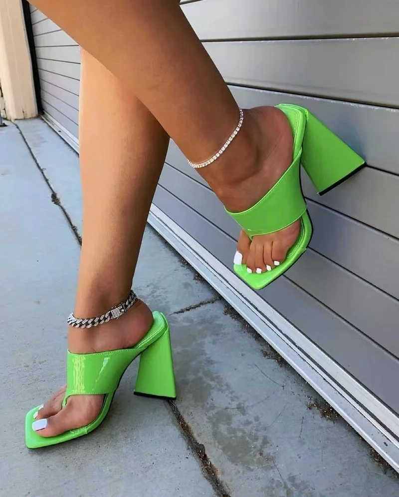 2022 Summer Style Flip Flops Vacation Women's Slippers Square Toe Chunky High Heels Sandal Fashion Sexy Beach Dress Woman Shoes
2022 Summer Style Flip Flops Vacation Women's Slippers Square Toe Chunky High Heels Sandal Fashion Sexy Beach Dress Woman Shoes