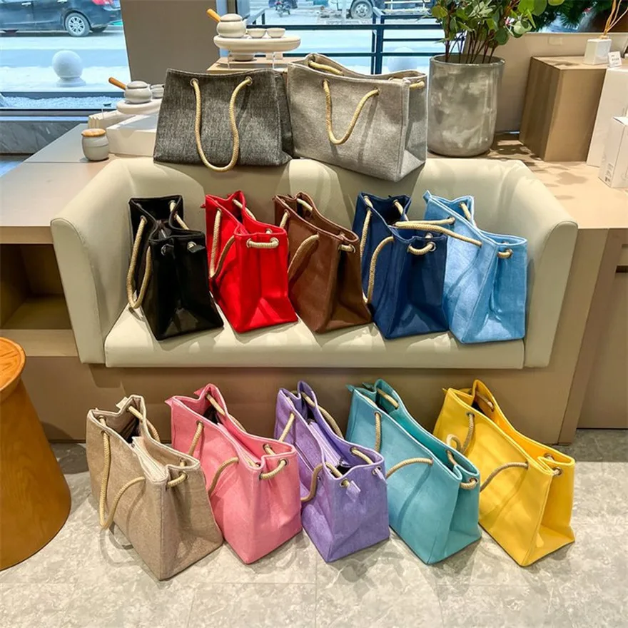 New Popular Straw Woven handbag Canvas Large Capacity One Shoulder Crossbody Bag Bag Travel Shopping Bag 
New Popular Straw Woven handbag Canvas Large Capacity One Shoulder Crossbody Bag Bag Travel Shopping Bag
