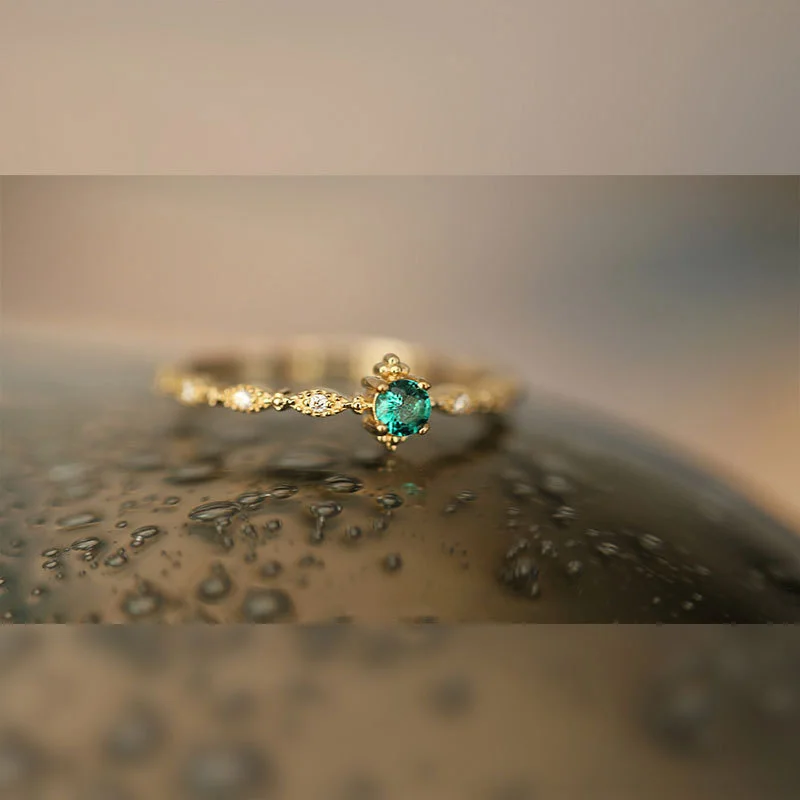 925 Sterling Silver Women's Ring 14K Gold Plated Simple Design Emerald Set Wedding Jewelry Accessory
925 Sterling Silver Women's Ring 14K Gold Plated Simple Design Emerald Set Wedding Jewelry Accessory