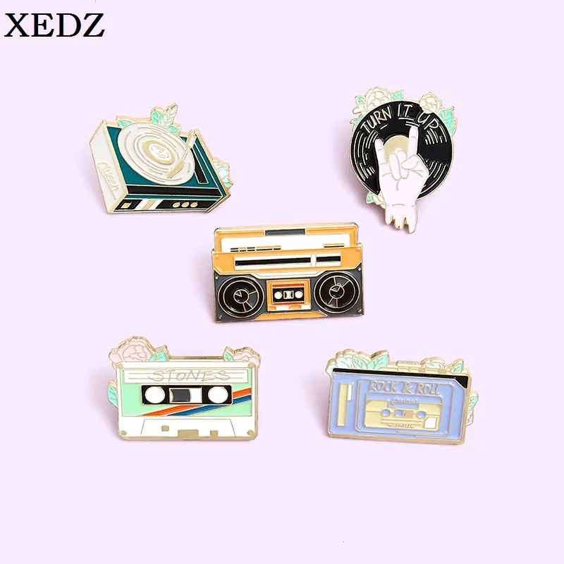 XEDZ Rock & ROLL Enamel Pin turn it up Record Player Music Cassette Tape Pouch Brooch Old School Jewelry Badge Gift for Friends
XEDZ Rock & ROLL Enamel Pin turn it up Record Player Music Cassette Tape Pouch Brooch Old School Jewelry Badge Gift for Friends