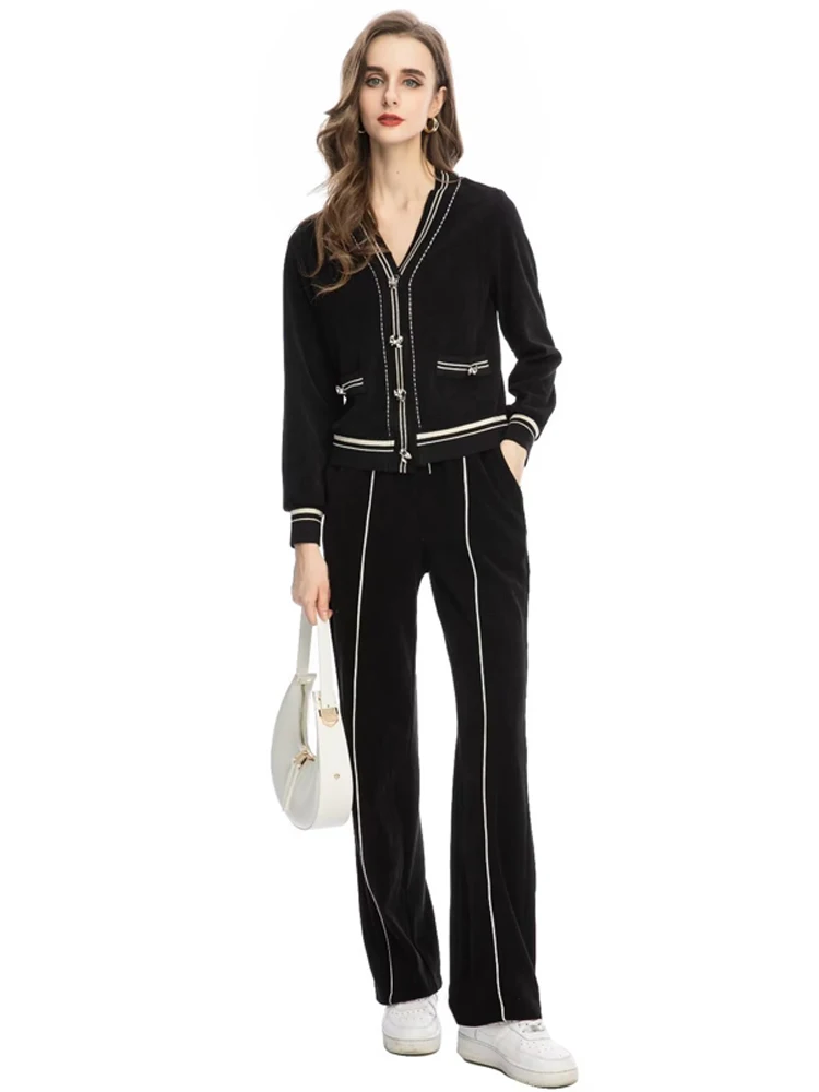 Designer New Autumn Women's Set High Quality V-neck Jacket Tops Casual Pants Vintage Elegant Fashion Casual Black Velvet Suit
Designer New Autumn Women's Set High Quality V-neck Jacket Tops Casual Pants Vintage Elegant Fashion Casual Black Velvet Suit