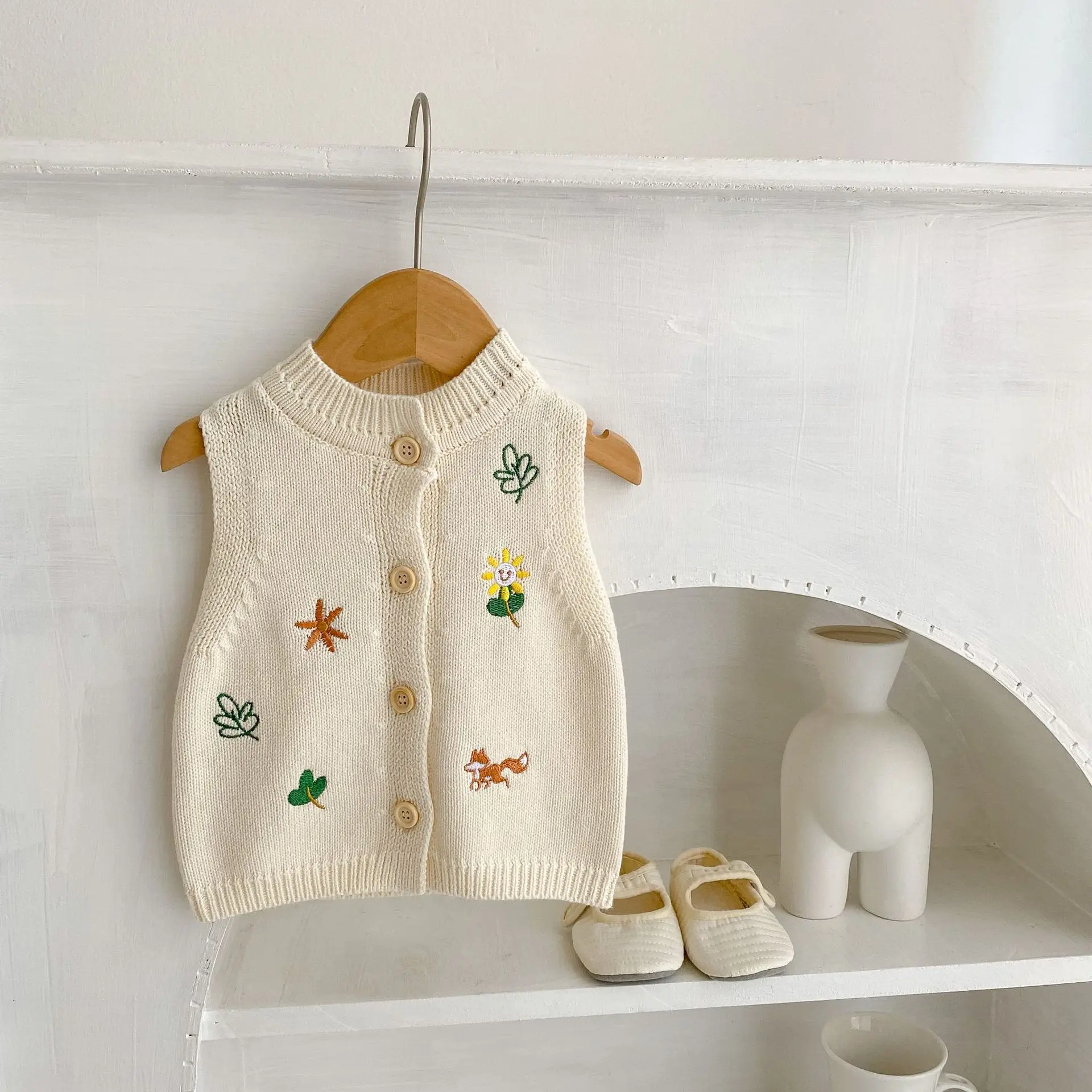 Criscky 2023 Spring New Girls Knit Cardigan Vest Children Girls Knitted Vest Jacket Kids Baby V-neck Sweater Embroidery Vest
Criscky 2023 Spring New Girls Knit Cardigan Vest Children Girls Knitted Vest Jacket Kids Baby V-neck Sweater Embroidery Vest
