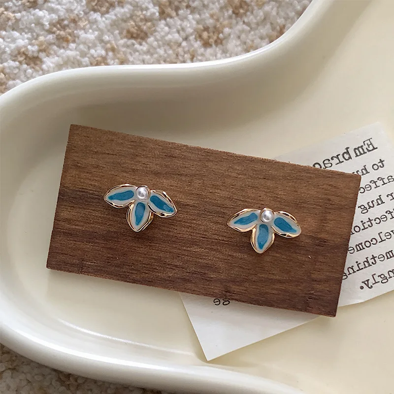 Minar INS Fashion Blue Color Enamel Flower Stud Earrings for Women Gold Color Alloy Floral Simulated Pearl Statement Earring
Minar INS Fashion Blue Color Enamel Flower Stud Earrings for Women Gold Color Alloy Floral Simulated Pearl Statement Earring