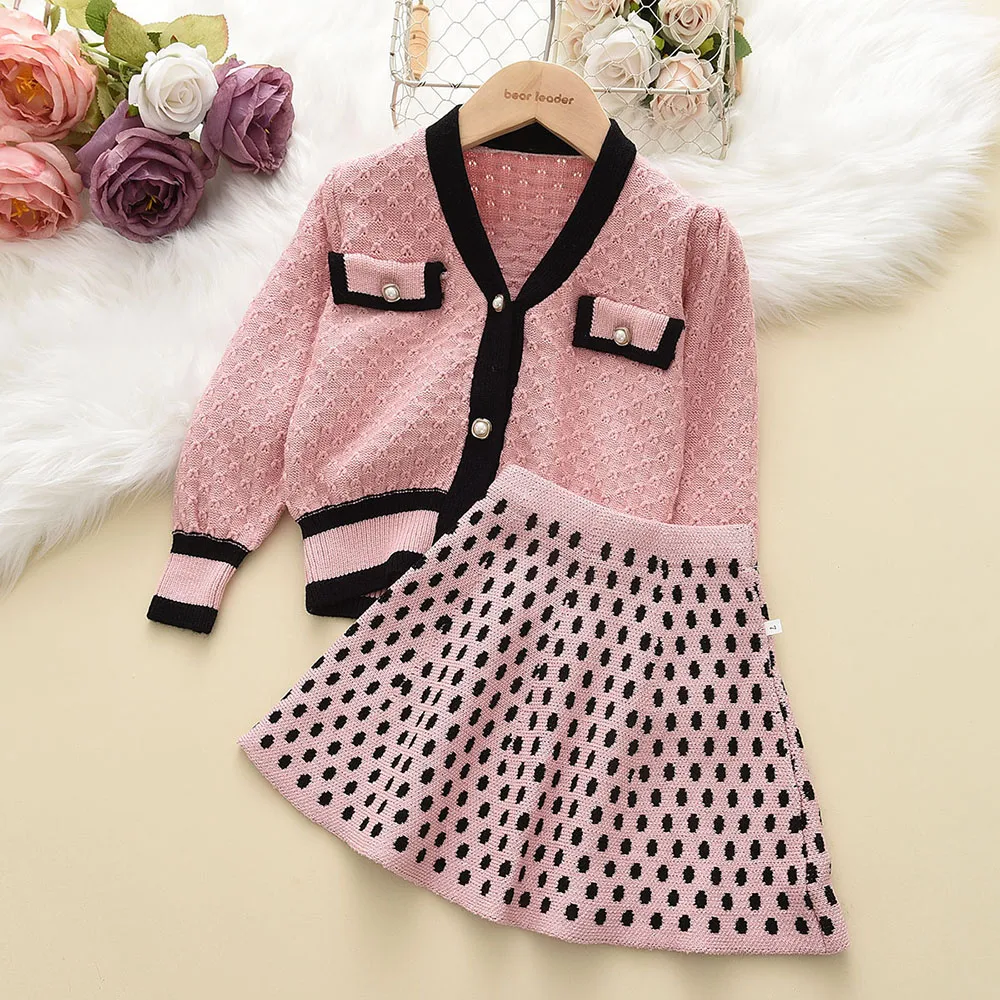 Menoea Girls Set Clothes 2022 Winter Autumn New Kids Knitted Retro Long Sleeve Top + Short Skirt 2pcs Fashion Girl Sweater Suits
Menoea Girls Set Clothes 2022 Winter Autumn New Kids Knitted Retro Long Sleeve Top + Short Skirt 2pcs Fashion Girl Sweater Suits
