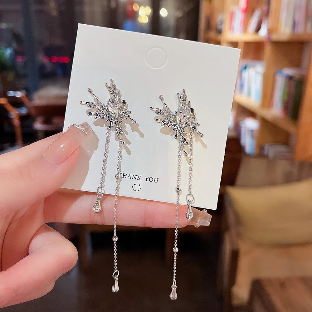 Korean version S925 silver needle light luxury women's earrings, minority design sense, bow trend, personality, versatile Pendan
Korean version S925 silver needle light luxury women's earrings, minority design sense, bow trend, personality, versatile Pendan