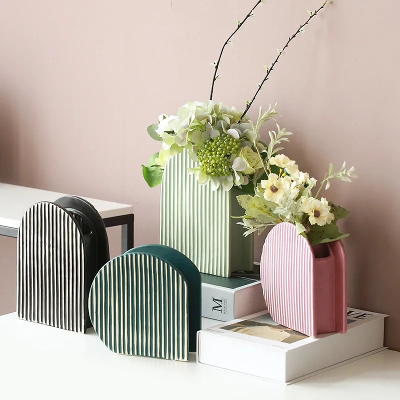 Modern American Vase Luxury Designer Ceramic Vases Living Room Decoration Salon Nordic Artwork Big Flower Vase Home Decor Gift
Modern American Vase Luxury Designer Ceramic Vases Living Room Decoration Salon Nordic Artwork Big Flower Vase Home Decor Gift
