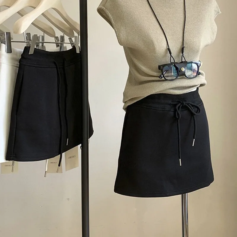 New Summer Style Y2K Skirt Mini Skirt with Drawstring Waist Casual American Straight Tube Skirt
New Summer Style Y2K Skirt Mini Skirt with Drawstring Waist Casual American Straight Tube Skirt