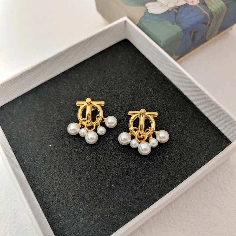 Timeless Wonder Gorgeous Faux Pearl Geo Stud Earrings for Women Designer Jewelry Ins Luxury Brand Gift Rare Statement Ins 4333
Timeless Wonder Gorgeous Faux Pearl Geo Stud Earrings for Women Designer Jewelry Ins Luxury Brand Gift Rare Statement Ins 4333