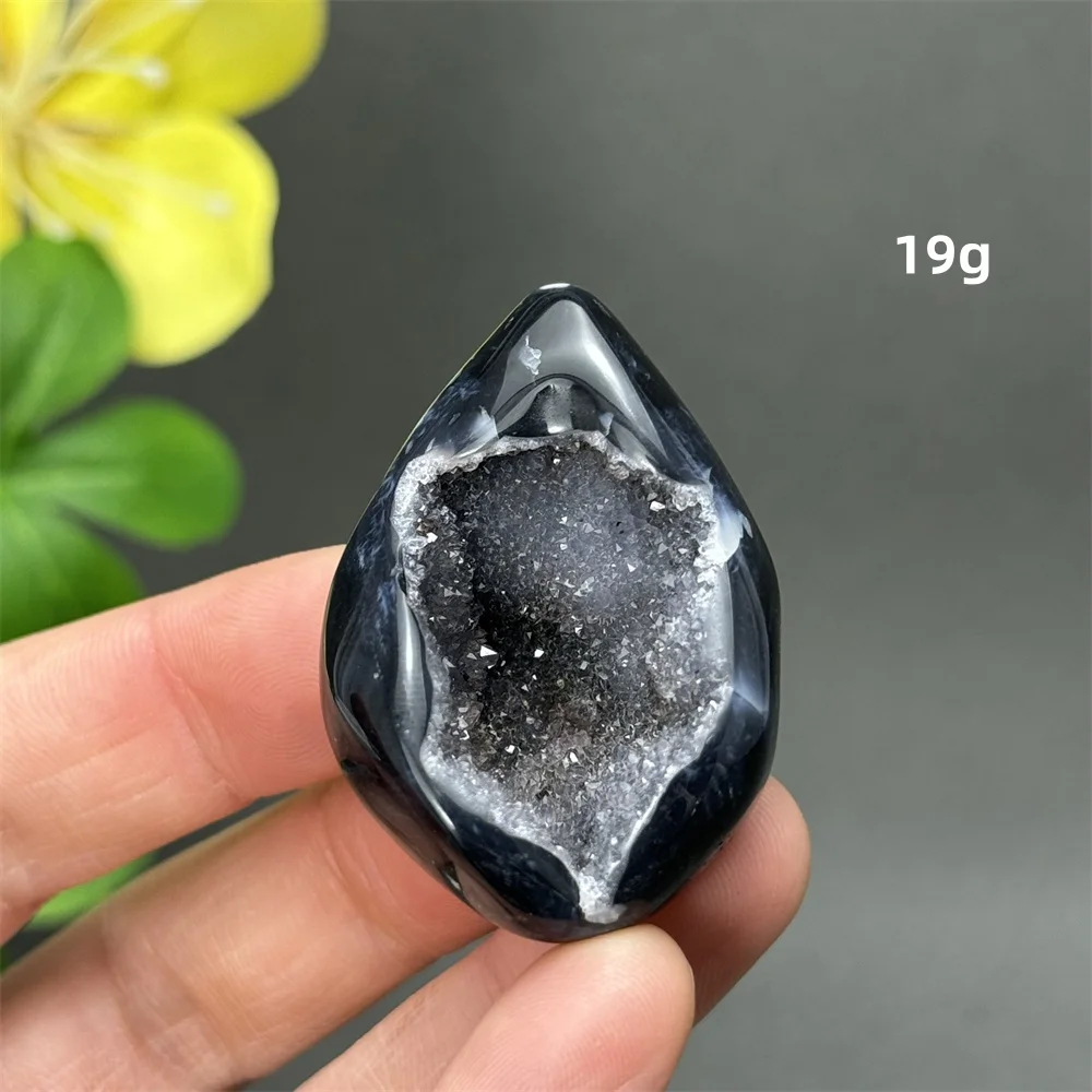 Черный агат яйцо
Черный агат яйцо