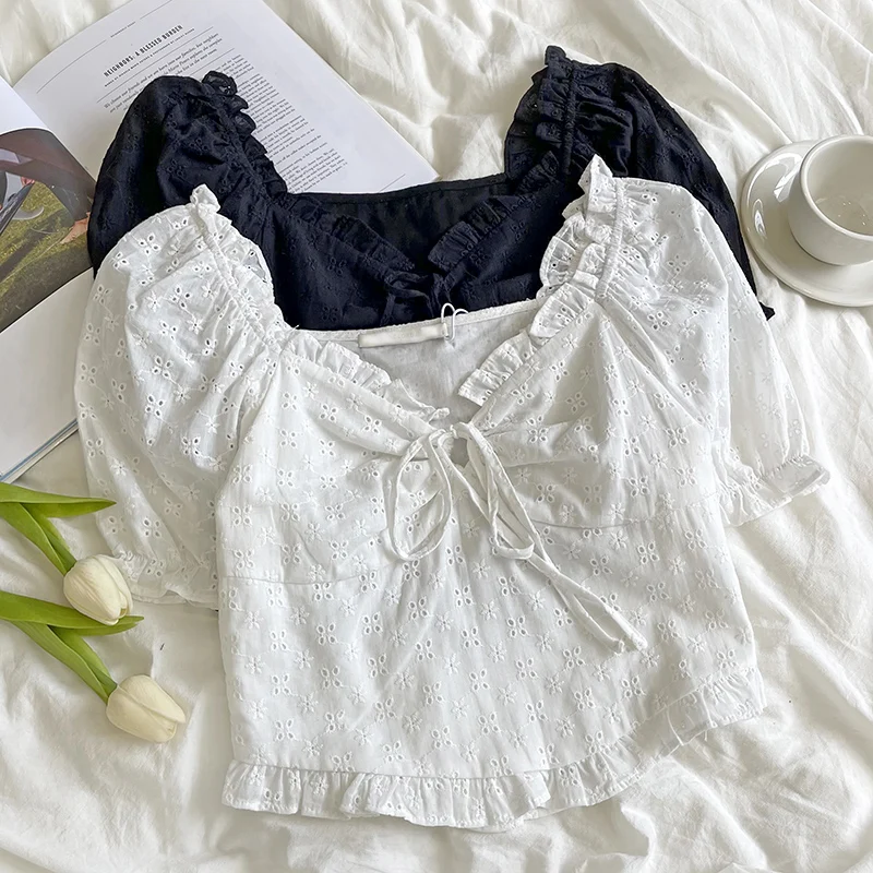 Кружевная рубашка с завышенной талией и короткими рукавами-фонариками
Кружевная рубашка с завышенной талией и короткими рукавами-фонариками