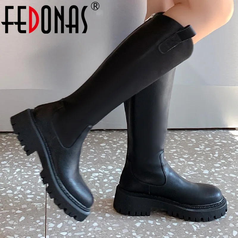 FEDONAS 2022 Classic Women Knee High Boots Fashion Concise Genuine Leather Thick Heels Platforms Shoes Woman Casual Long Boots 
FEDONAS 2022 Classic Women Knee High Boots Fashion Concise Genuine Leather Thick Heels Platforms Shoes Woman Casual Long Boots