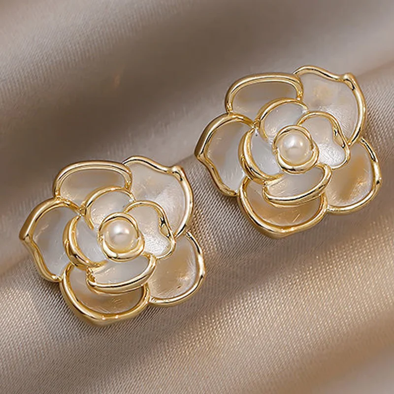 Classic Flower Dangle Earrings Imitation Pearl White Stud Earring Korean Style Student Daily Fashion Jewelry for Woman
Classic Flower Dangle Earrings Imitation Pearl White Stud Earring Korean Style Student Daily Fashion Jewelry for Woman