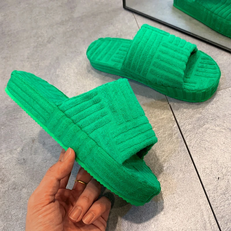2022 Women New Luxury One-word Thick-soled Warm Furry Women's Shoes Embossed Cotton Drag Outdoor All-match Casual Slippers
2022 Women New Luxury One-word Thick-soled Warm Furry Women's Shoes Embossed Cotton Drag Outdoor All-match Casual Slippers