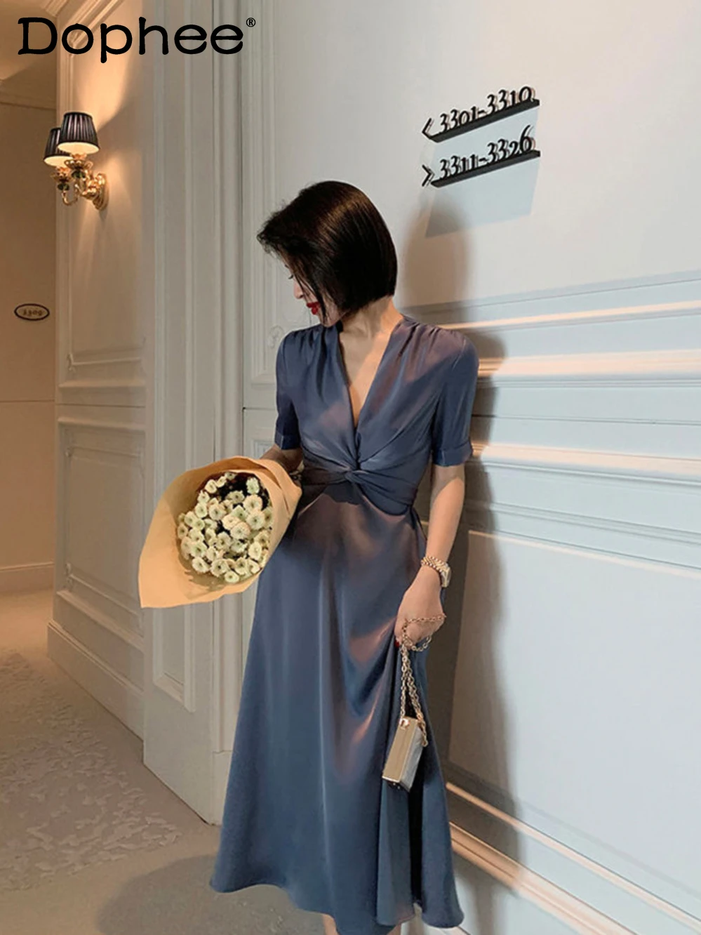 High-end Satin Draping Temperament V-neck Short Sleeve A- Line Maxi Dress Women 2022 New Summer Solid Color Office Ladies Dress
High-end Satin Draping Temperament V-neck Short Sleeve A- Line Maxi Dress Women 2022 New Summer Solid Color Office Ladies Dress