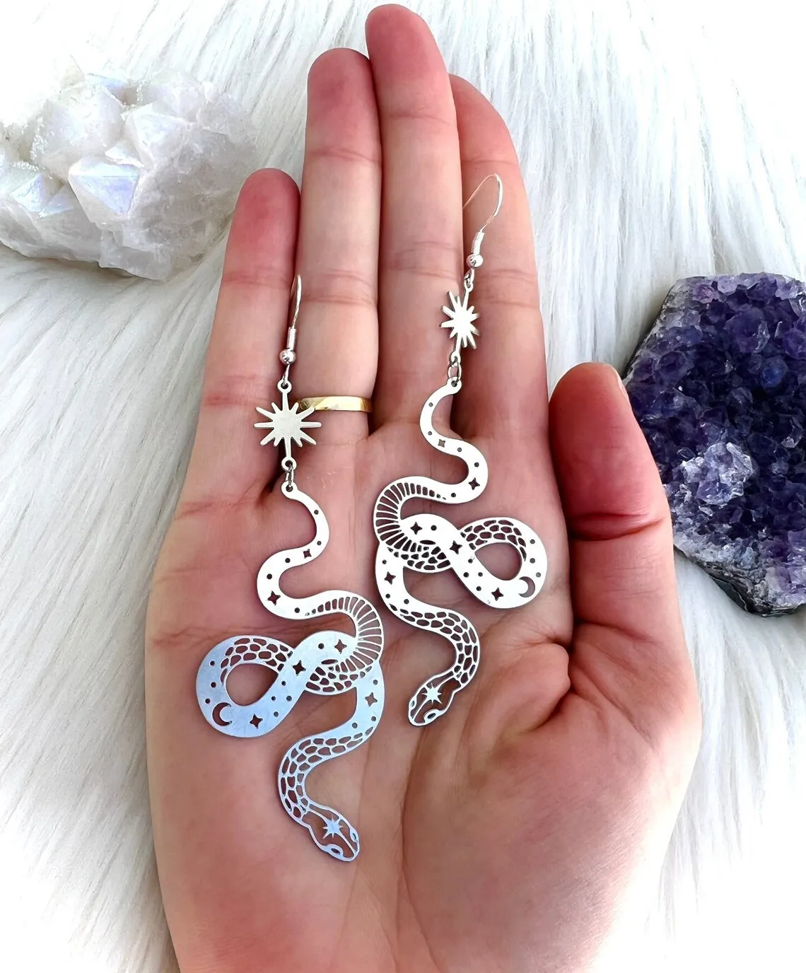 Gothic Celestial Snake Charm Earrings For Women Witch Jewelry Accessories Gift Silver Plated Hollow Snake Pendant Ear Hooks New
Gothic Celestial Snake Charm Earrings For Women Witch Jewelry Accessories Gift Silver Plated Hollow Snake Pendant Ear Hooks New