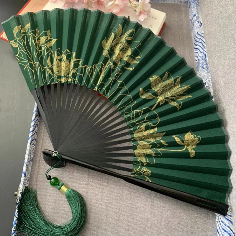 Chinese style folding fan Portable 8 inch retro style folding fan Classical costume Han costume decorated fan
Chinese style folding fan Portable 8 inch retro style folding fan Classical costume Han costume decorated fan