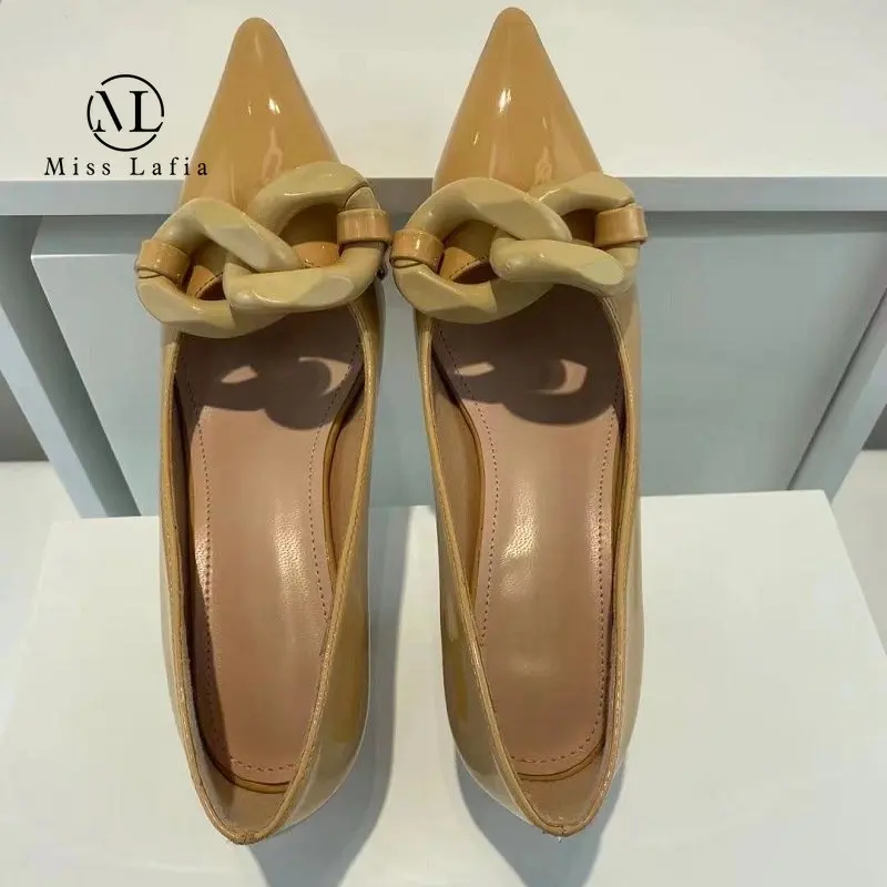 2023 New Style explosive big chain single shoes pointed toe fancy four-season high heels Europe America women's shoes Miss Lafia
2023 New Style explosive big chain single shoes pointed toe fancy four-season high heels Europe America women's shoes Miss Lafia